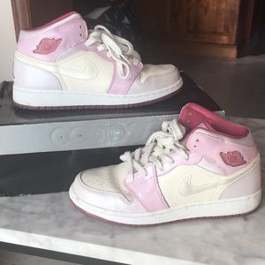 Size 6Y girls Jordan 1 (GS)